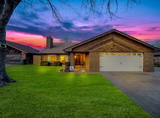 135 Regency Dr, Clinton, OK 73601