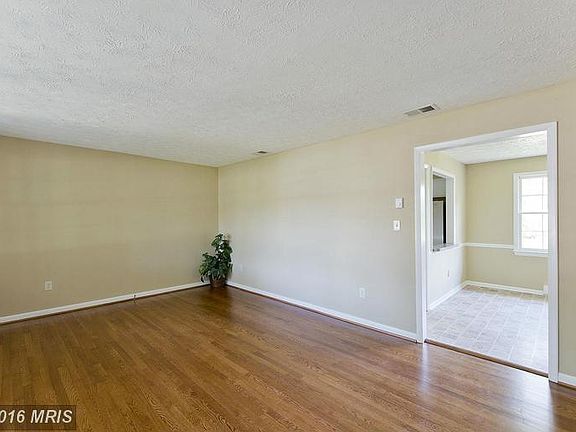 4th image of 213 Fredericktowne Dr