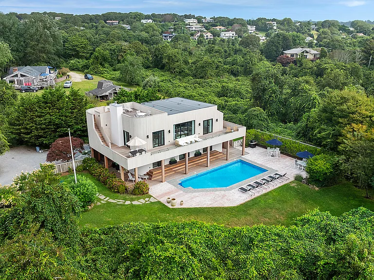 11 Fairview Rd — Photo 3