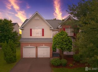 12 Fritz Dr, Sayreville, NJ 08872