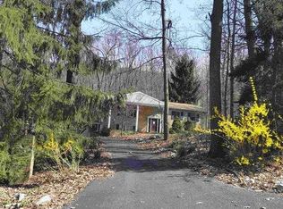 717 Oakhill Dr, Boiling Springs, PA 17007