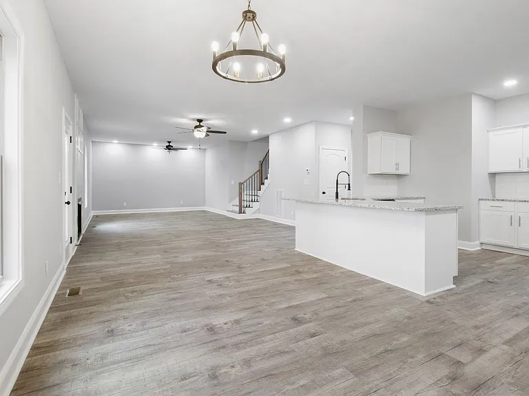 2125 Powell Rd — Photo 9