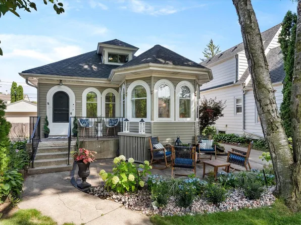 5850 North Shoreland AVENUE, Whitefish Bay, WI 53217