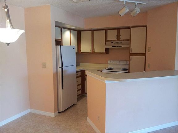 5th image of 3310 Pinewalk Dr N APT 1813