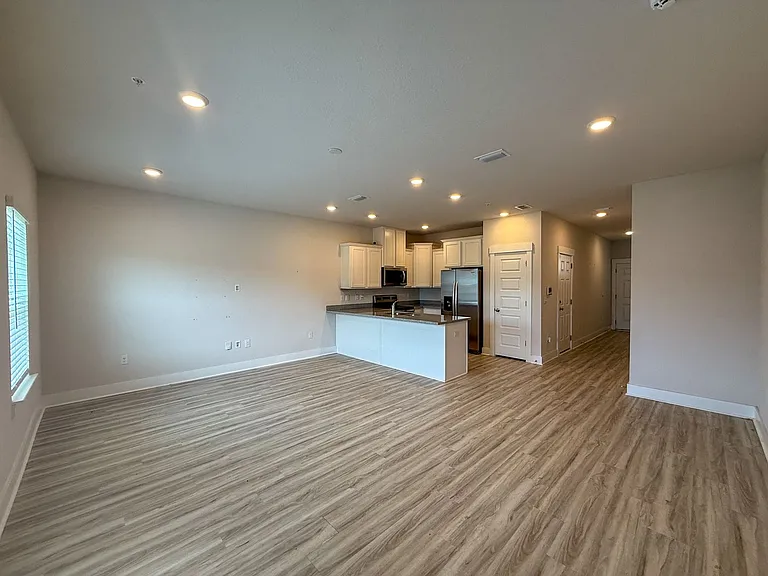 9502 Nature Creek Cir — Photo 2