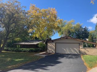 454 E Fox Dale Ct, Fox Pt, WI 53217