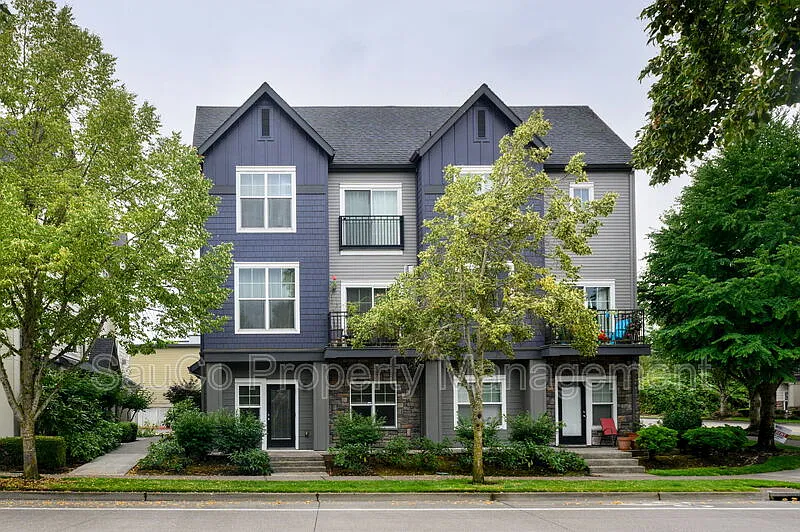 1 bed, 1.0 bath, 793 sqft, $1,595 — Photo 1