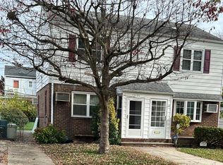 77-35 250th St, Bellerose, NY 11426