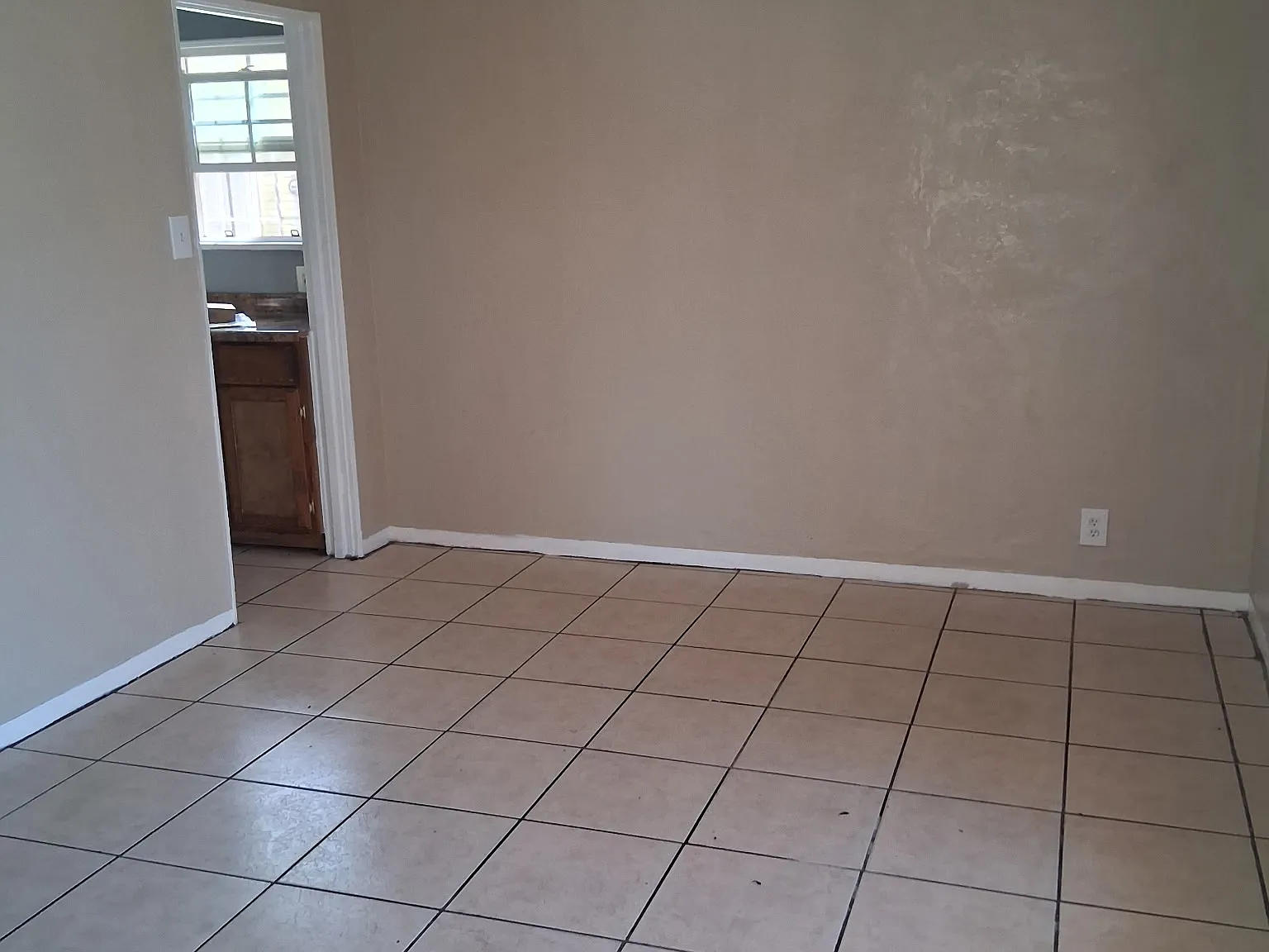 2 bed, 1000 sqft, $2,200 — Photo 3