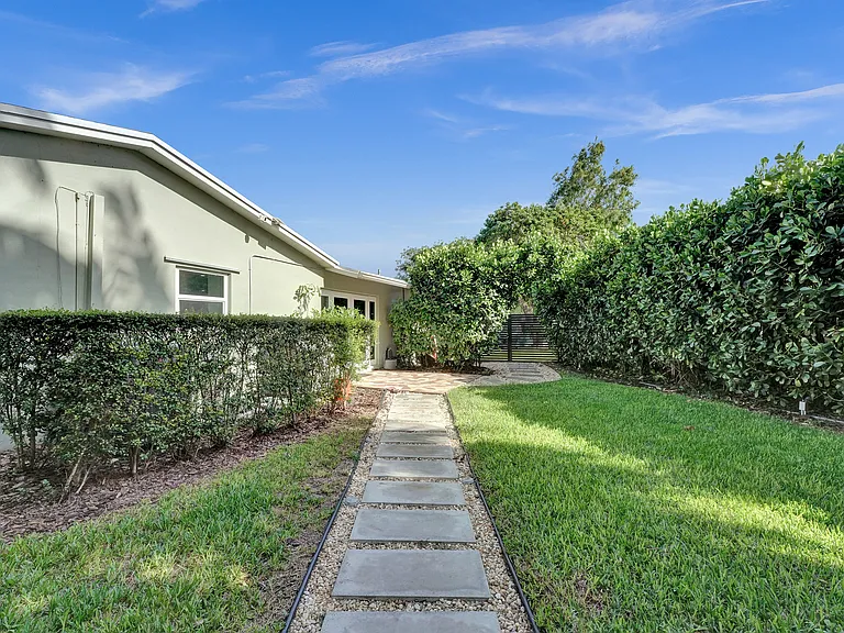 9025 SW 186th Ter — Photo 31