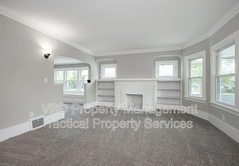 3694 E 147th St #UP — Photo 4