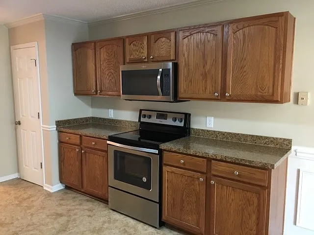 4 bed, 2.5 bath, 2601 sqft, $2,655 — Photo 2