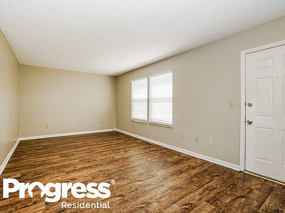 3rd image of 523 Warwick Ln