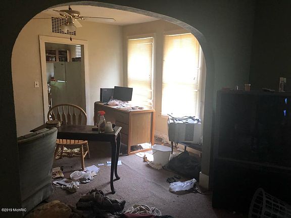 3rd image of 2436 Hoyt St
