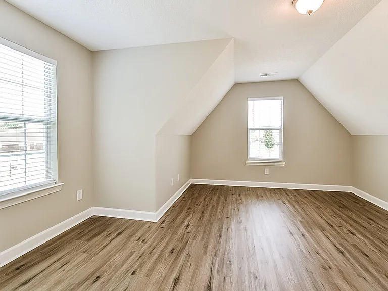 6304 Kingsview Dr — Photo 12