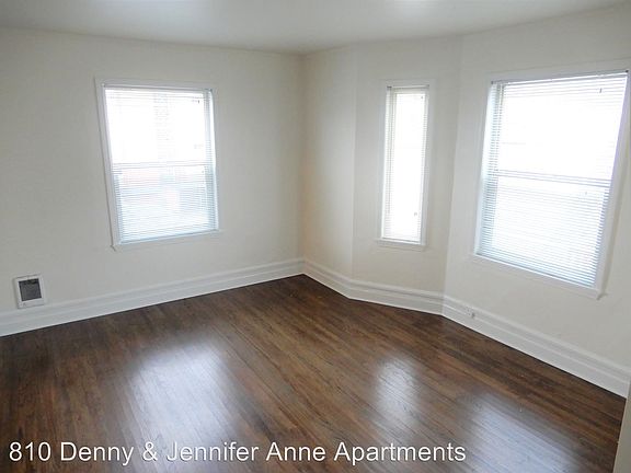 5th image of 810 E Denny Way
