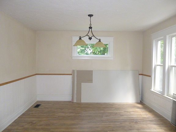 5th image of 435 E Winter Ave