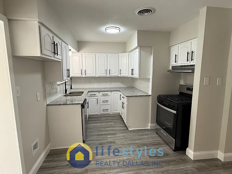 517 Cherry Ln — Photo 5