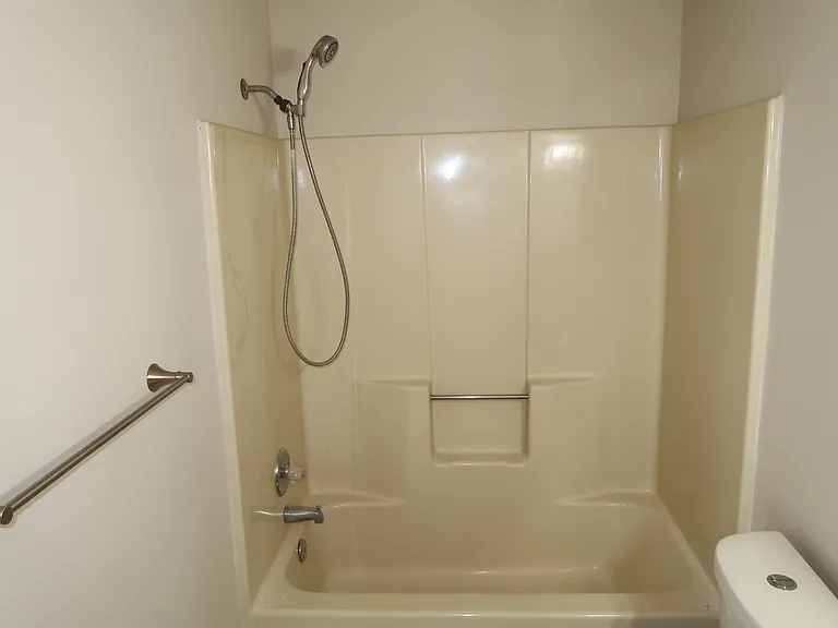 417 Greenview Dr — Photo 18