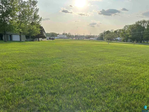 401 Olivet Ave S, De Smet, SD 57231