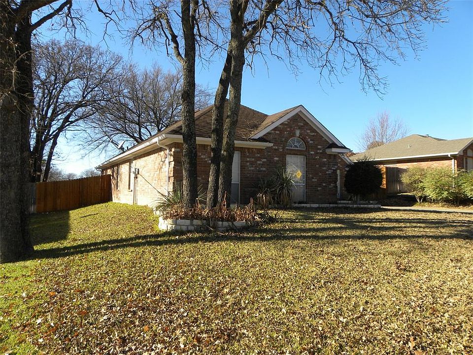 1st image of 106 Chimney Rock Dr