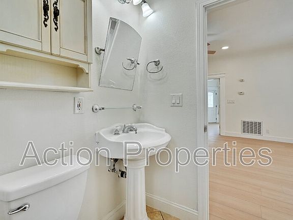 4th image of 241 N 12th St
