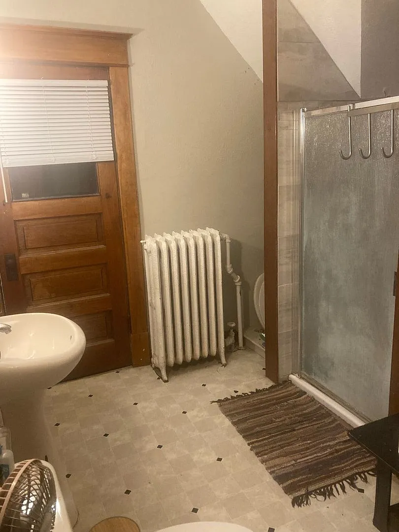 Huge house! Prime Location!! Available 6/1/24 — Photo 3