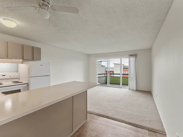 Baycrest Apartments — Photo 29