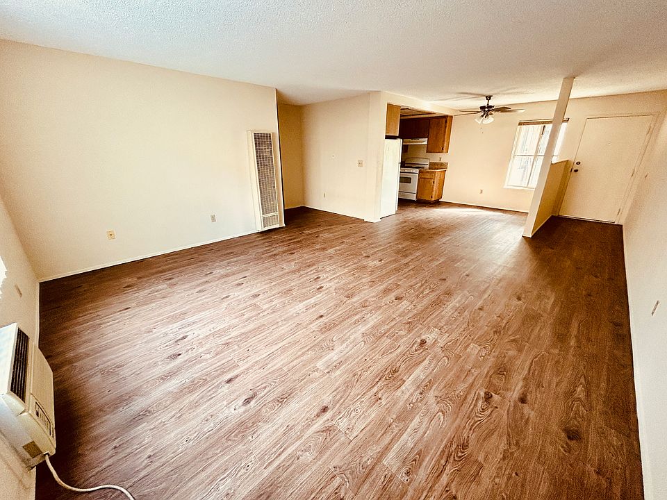 1st image of 952 E Washington Ave APT D