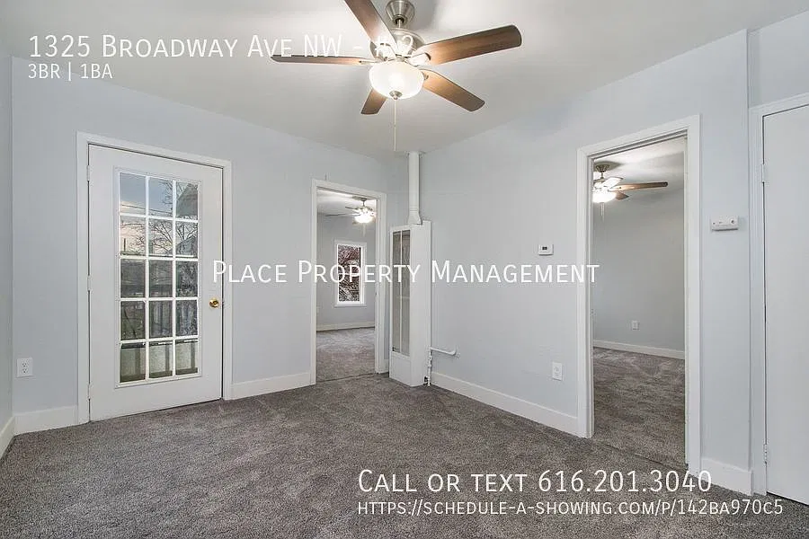 1325 Broadway #2 - 3bed/1 Bath Upper unit — Photo 2