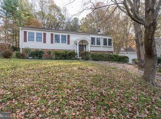 1813 Cranberry Ln, Reston, VA 20191
