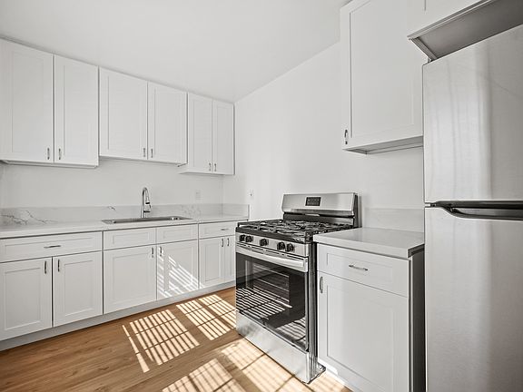 5th image of 1645 Courtney Ave APT 5