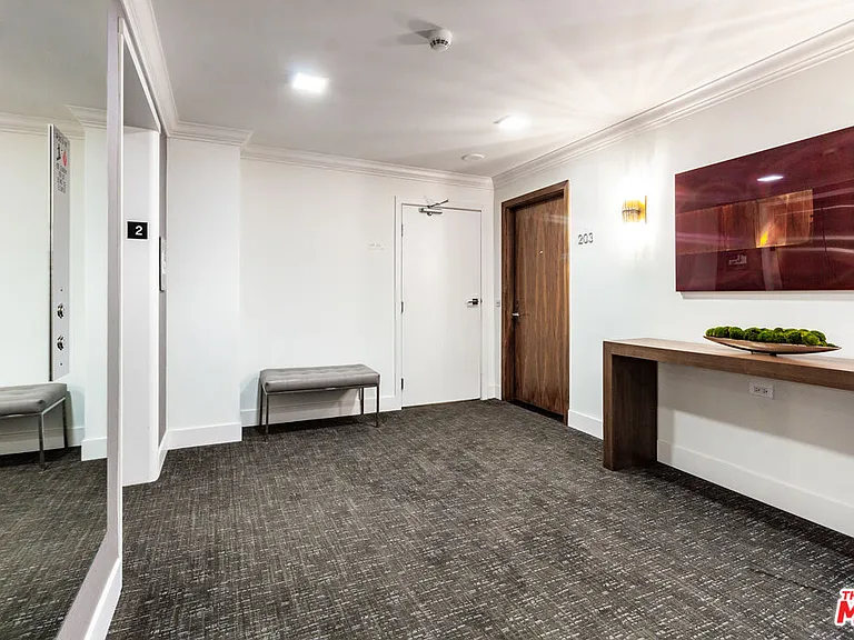 838 N Doheny Dr #203 — Photo 20