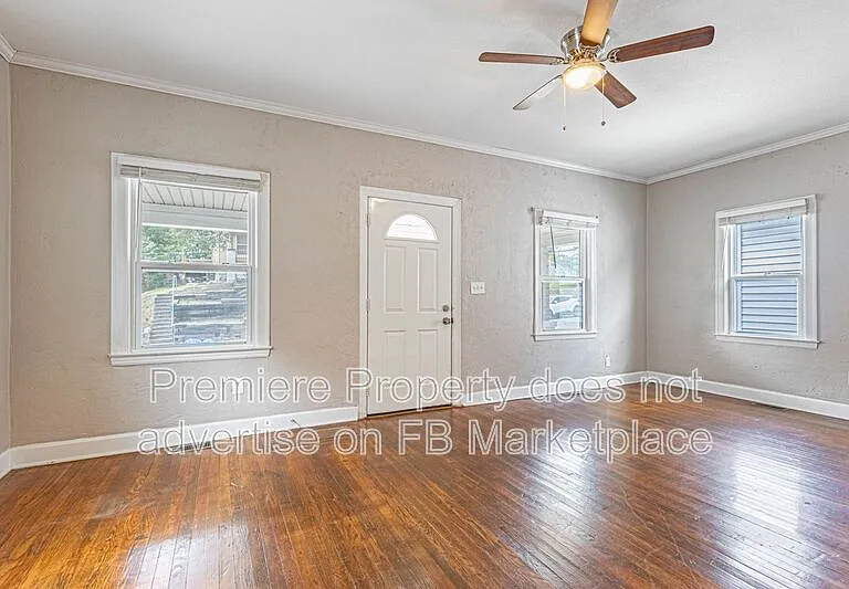 239 S Mill St — Photo 2