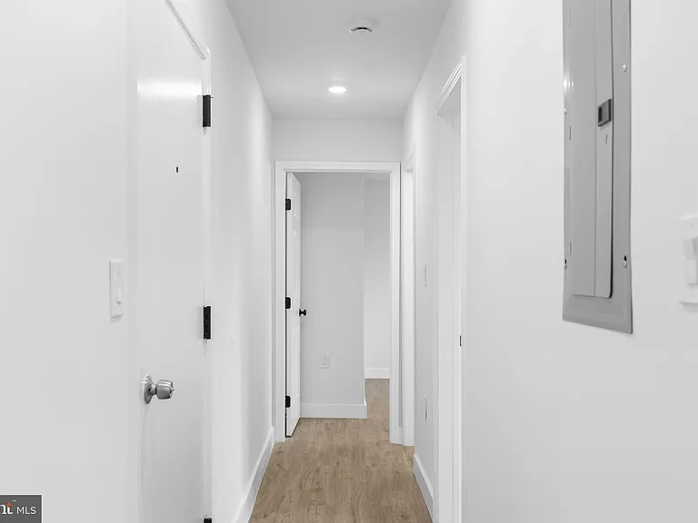 324 61st St NE #7 — Photo 3