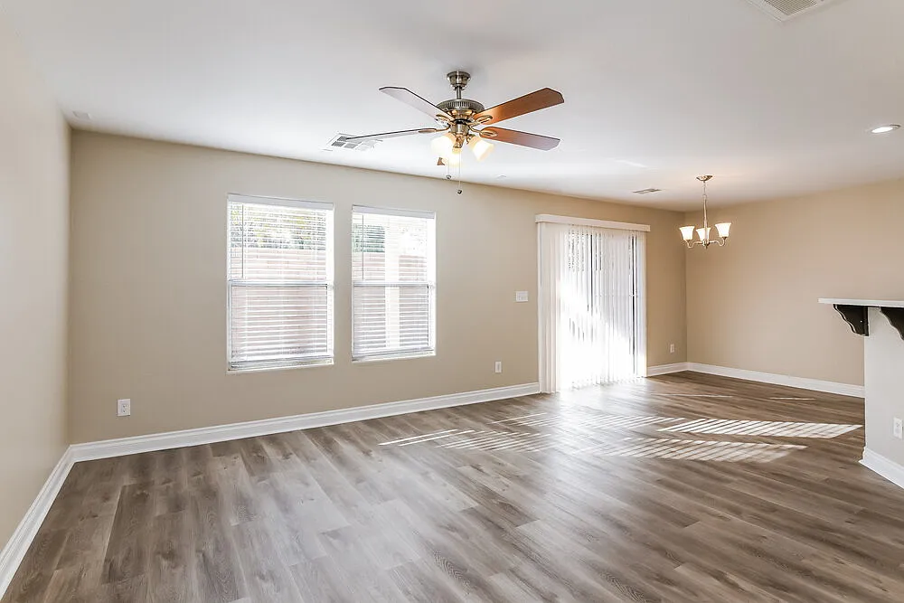3 bed, 2.5 bath, 1513 sqft, $2,100 — Photo 4