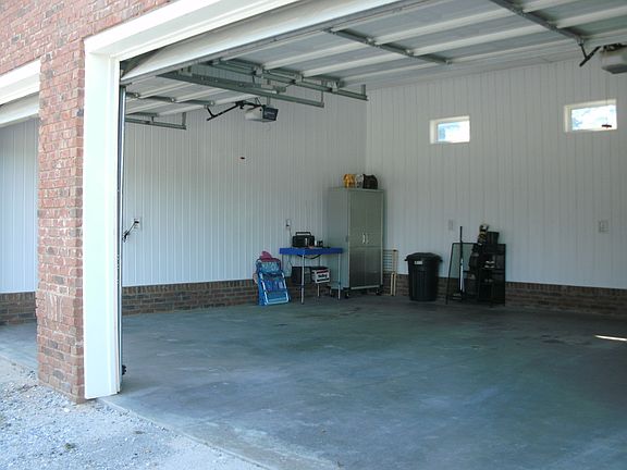 5th image of 92 Jenny Dr