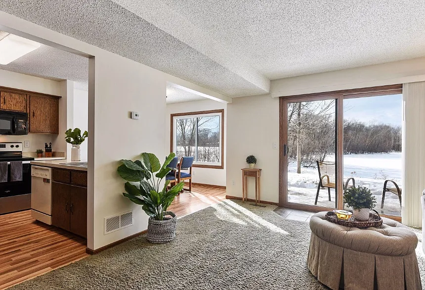 3 bed, 2585 sqft, $2,195 — Photo 1