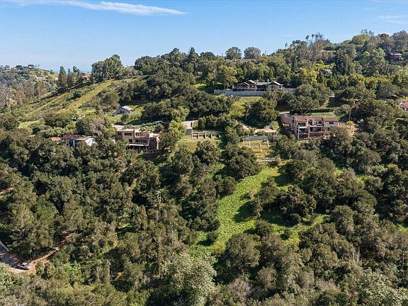 5th image of 225 Conejo Rd