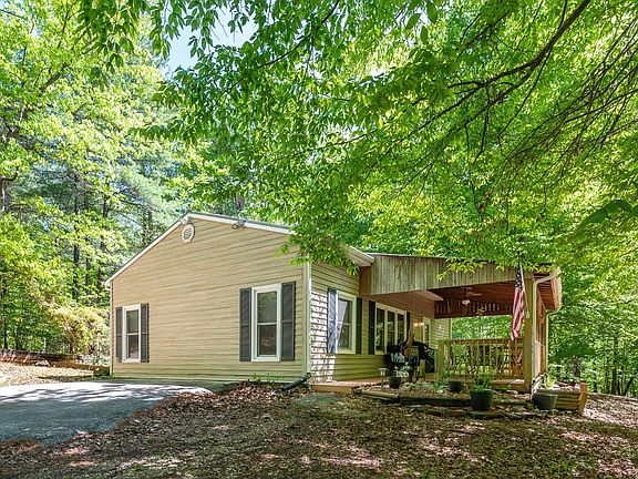 3rd image of 157 White Pine Ct