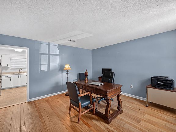 5th image of 3323 Ravenwood Dr