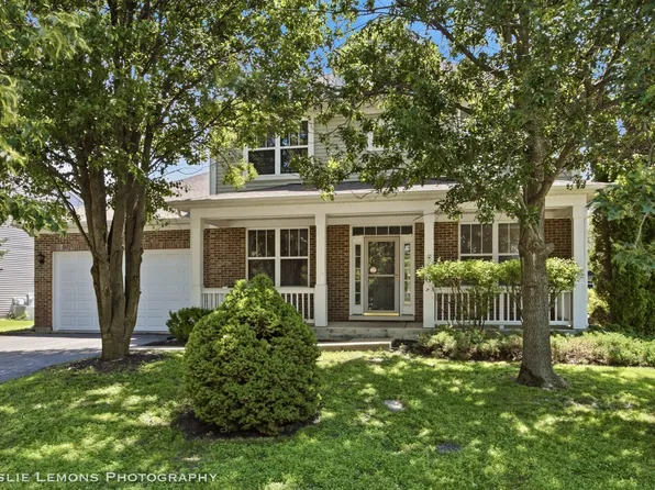 305 Kensington Dr, Oswego, IL 60543