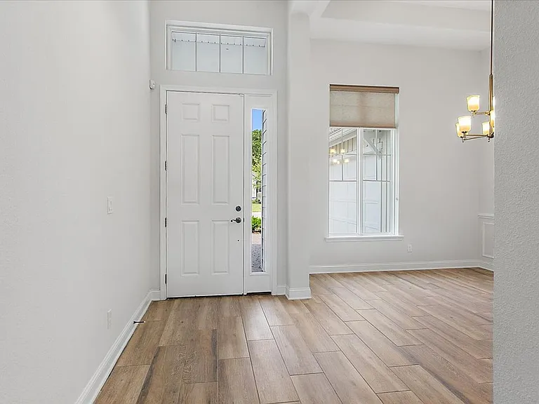 464 Park Forest Dr — Photo 3