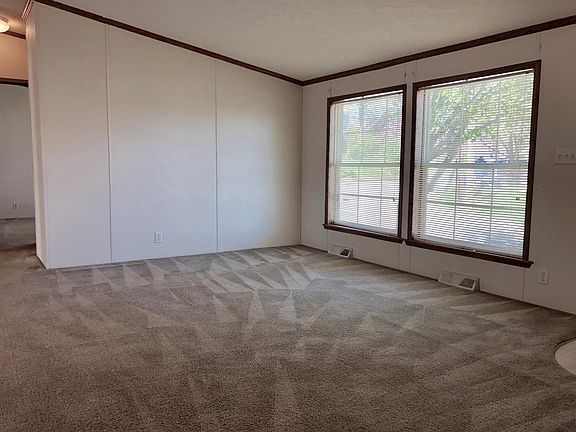 5th image of 1008 Main St