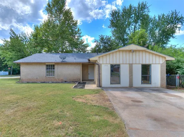 1516 Parkwoods Ter, Midwest City, OK 73110