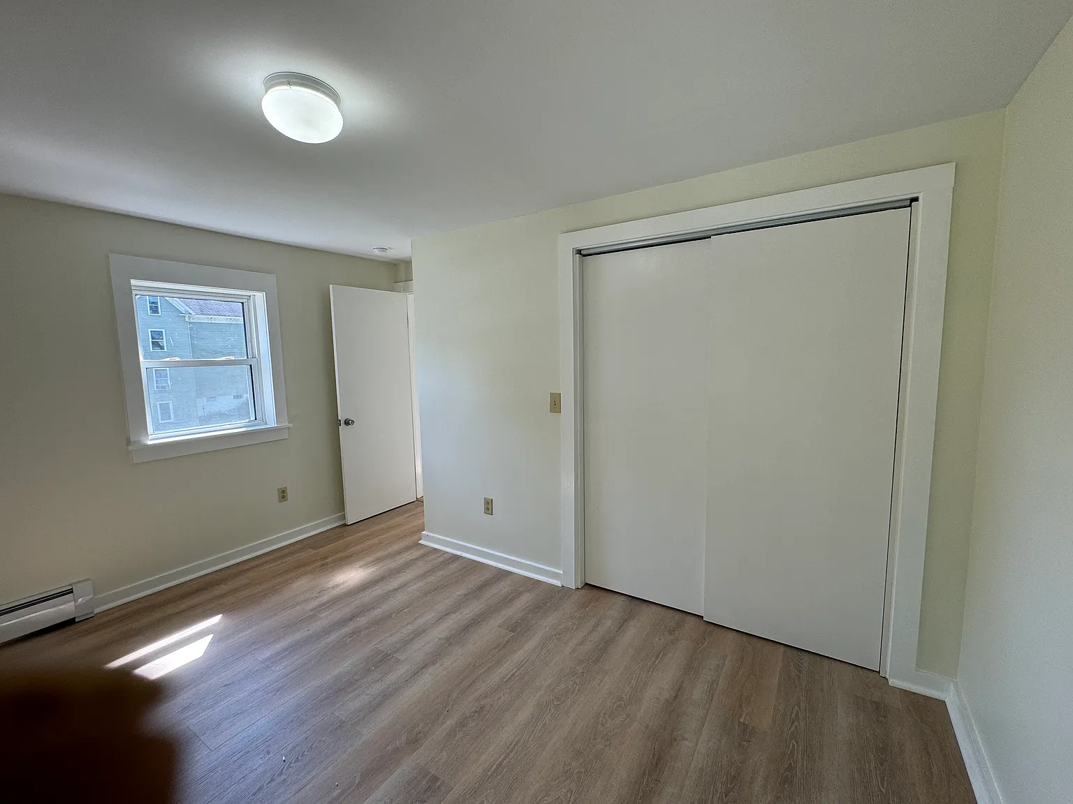 3 bed, 1120 sqft, $1,800 — Photo 2