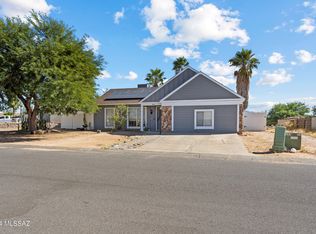 8610 N Holly Brook Ave, Tucson, AZ 85742