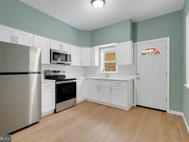 435 N 32nd St #1 — Photo 9