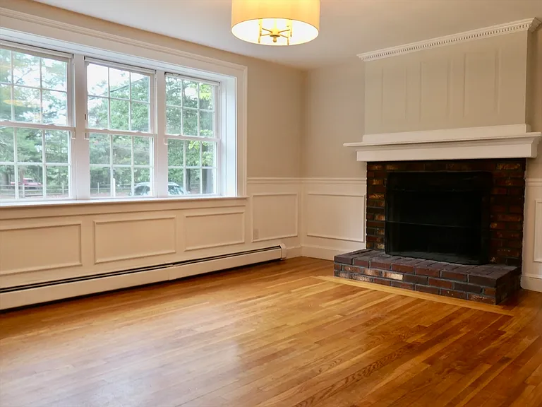 132 S Main St — Photo 3