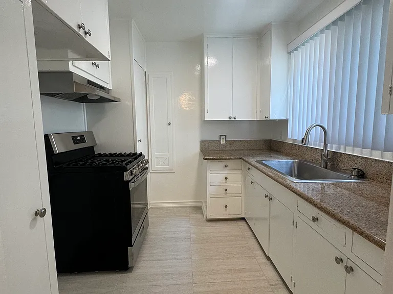 1792 Grevelia St #1792 — Photo 7